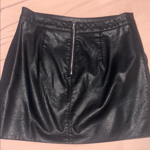 Lulu’s| ‘Harley’ Black Vegan Leather Mini Skirt - Picture 11 of 11